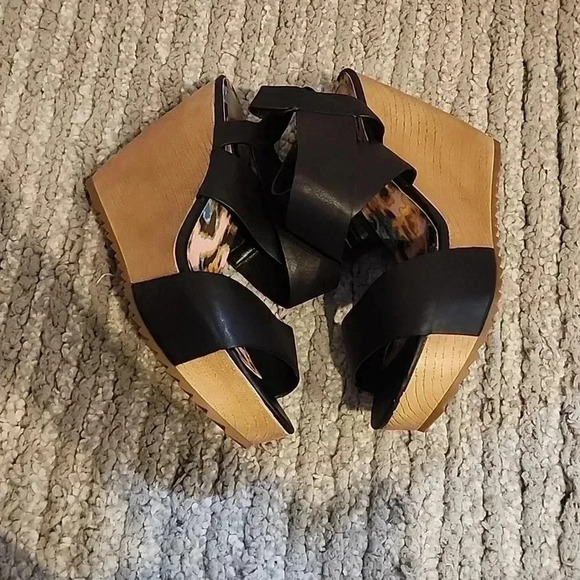 Madden Girl Wedge - Picture 6 of 7